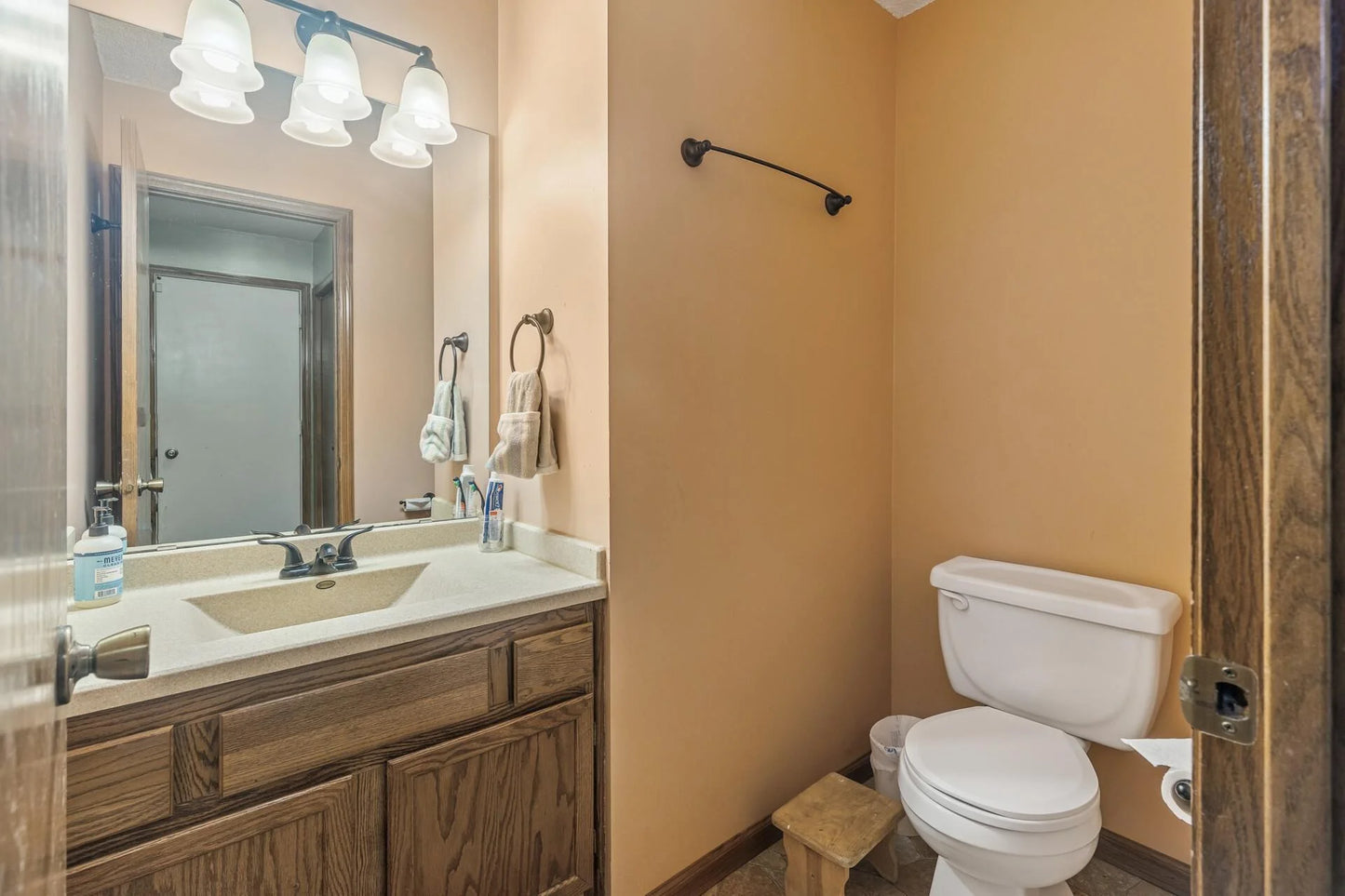 102 Primrose Court, Vadnais Heights, MN 55127