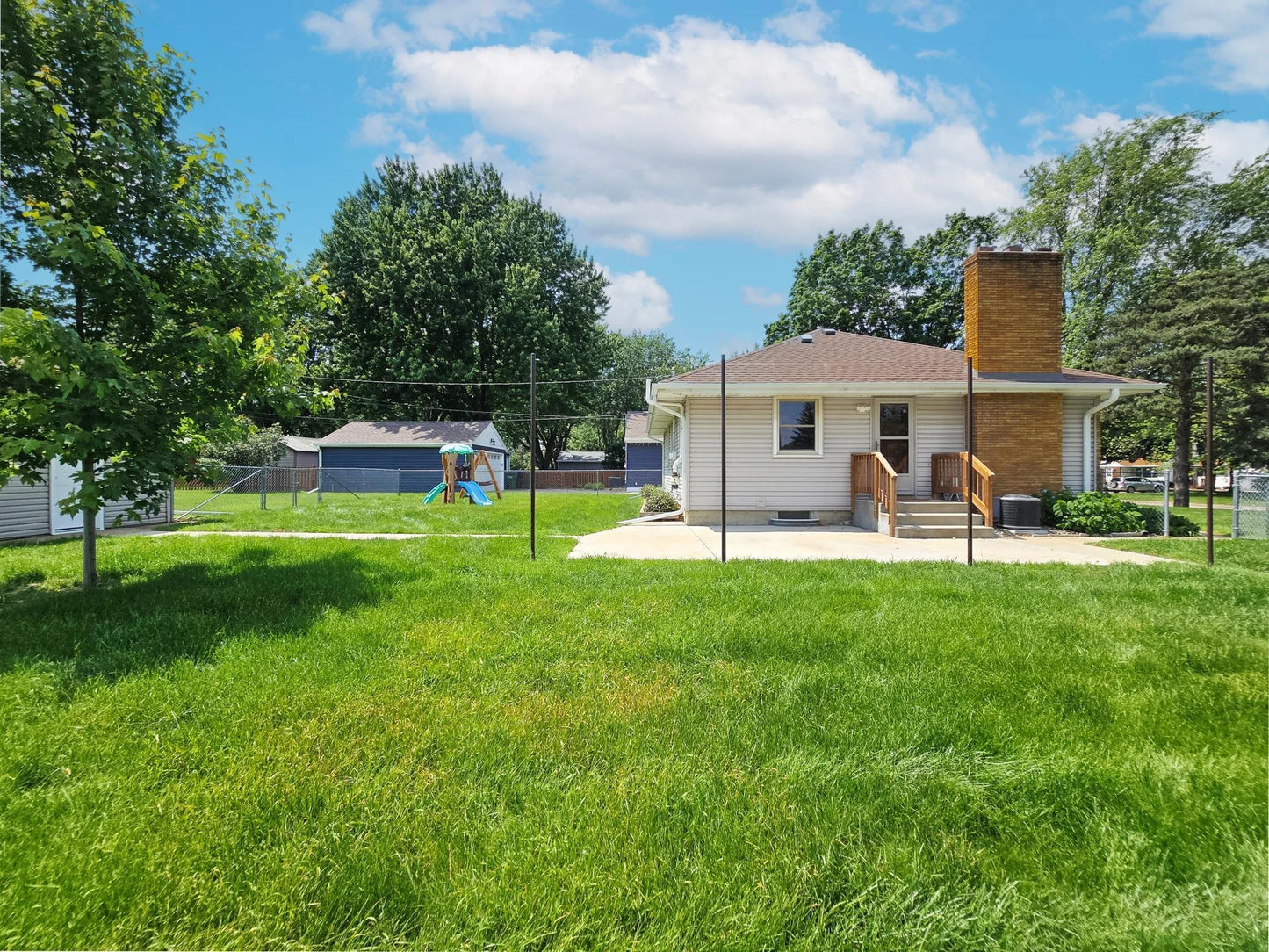 1014 Roma Avenue, Roseville, MN 55113