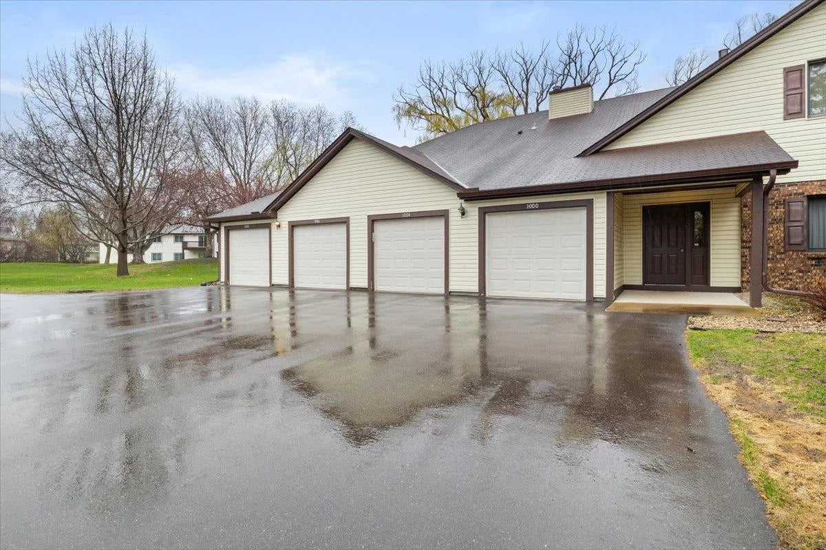 1004 Heritage Court, Vadnais Heights, MN 55127