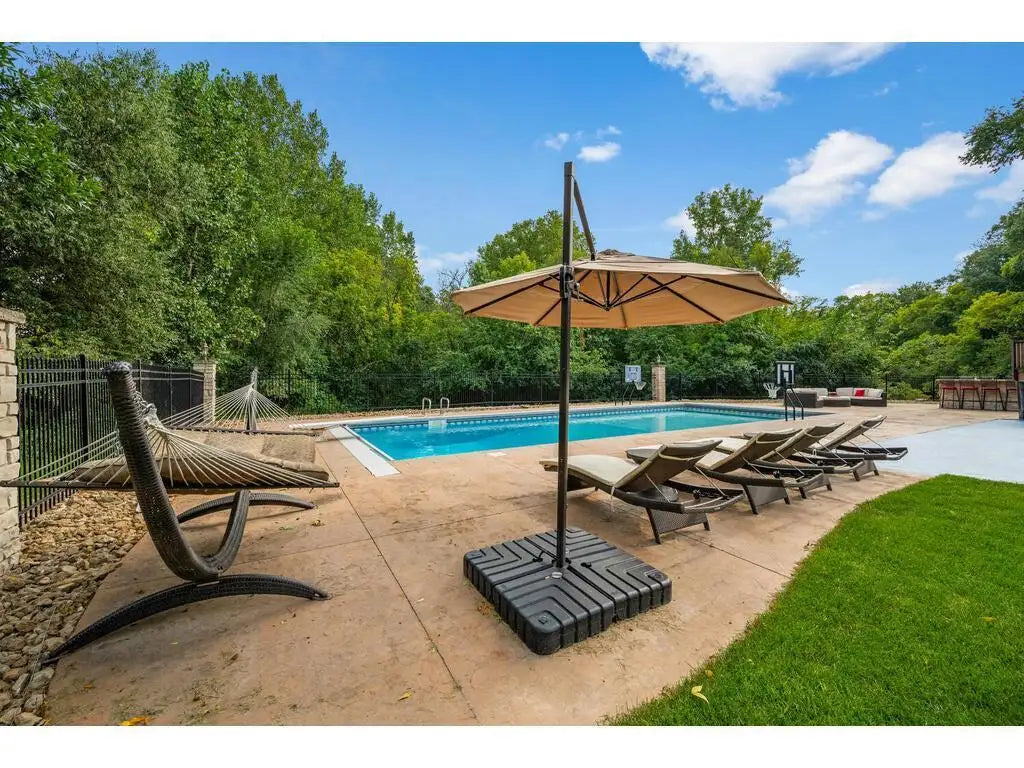 2012 Pine Ridge Drive, West Saint Paul, MN 55118
