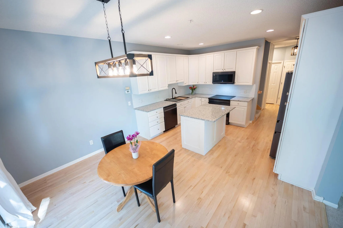 10100 Bridgehill Terrace, Eden Prairie, MN 55347