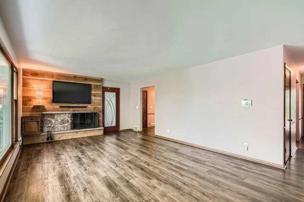 10150 Oak Shore Drive, Lakeville, MN 55044