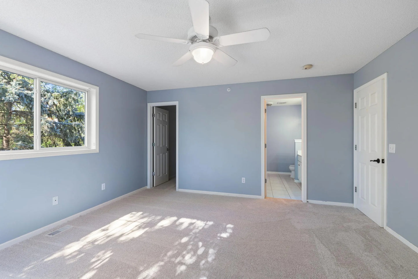 10100 Bridgehill Terrace, Eden Prairie, MN 55347
