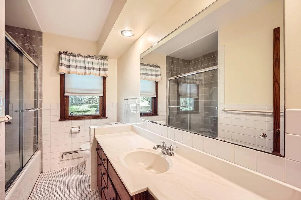 10150 Oak Shore Drive, Lakeville, MN 55044