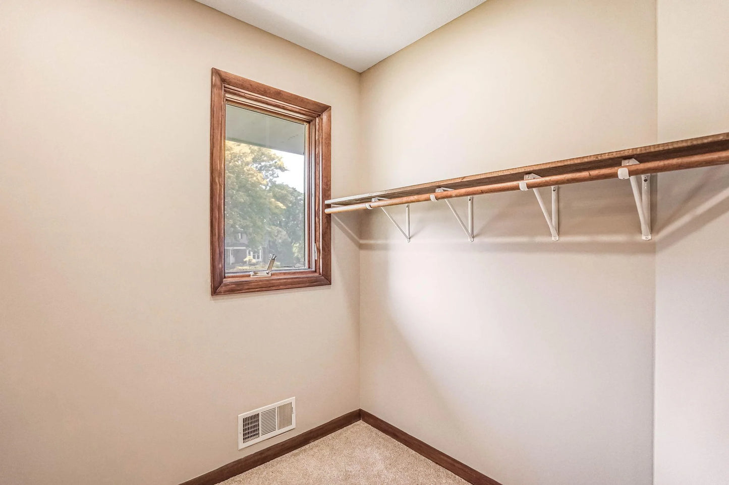 1000 Winston Circle, Mendota Heights, MN 55118