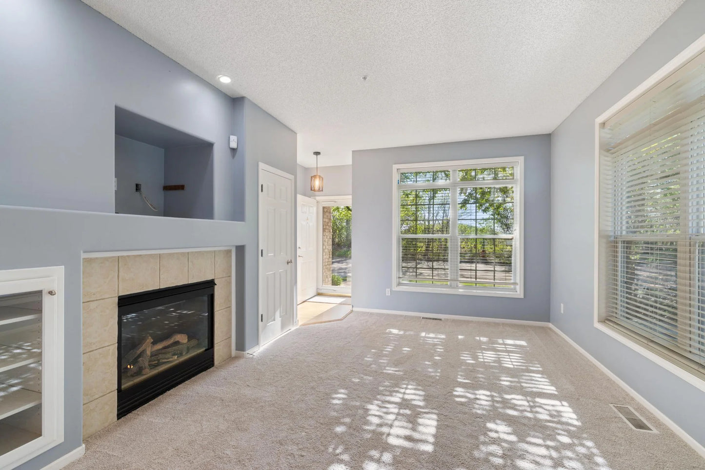 10100 Bridgehill Terrace, Eden Prairie, MN 55347