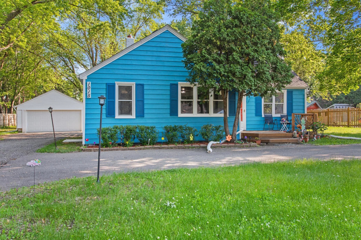 1015 County Road B2 , Roseville, MN 55113
