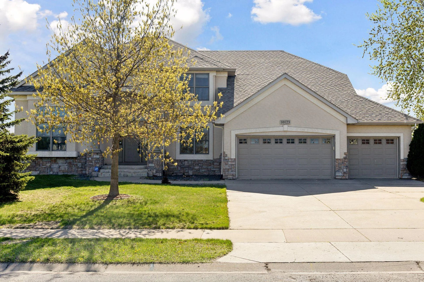 10123 Yates Avenue, Brooklyn Park, MN 55443