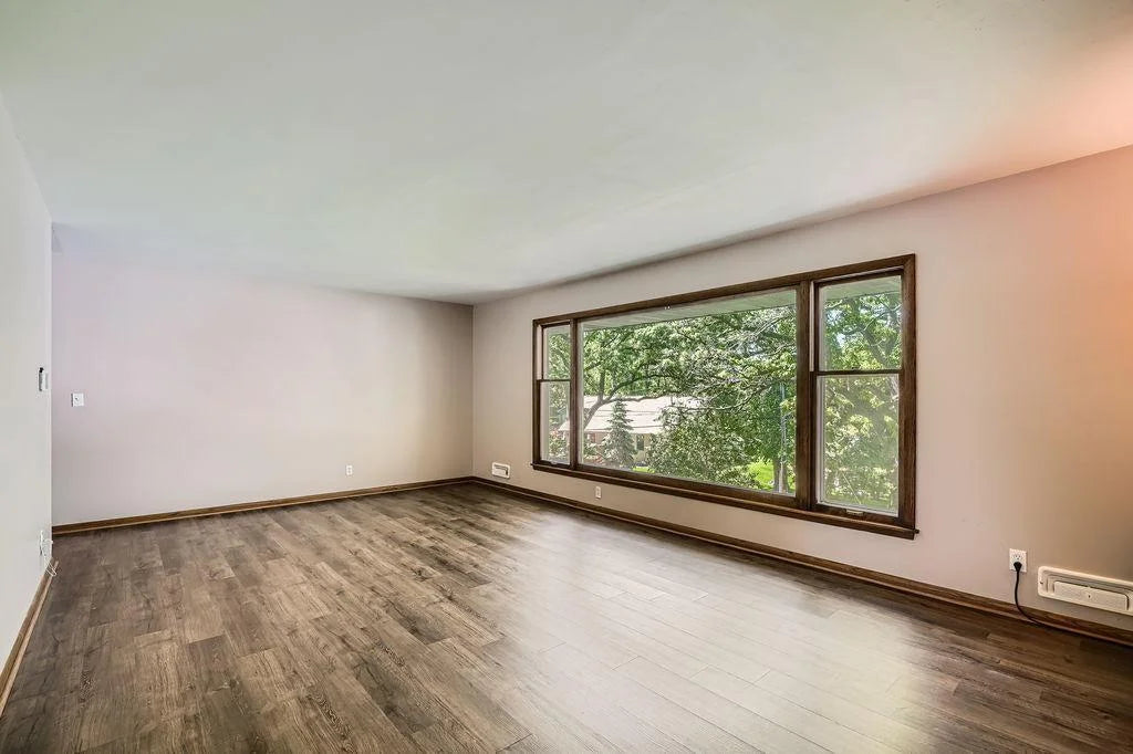10150 Oak Shore Drive, Lakeville, MN 55044