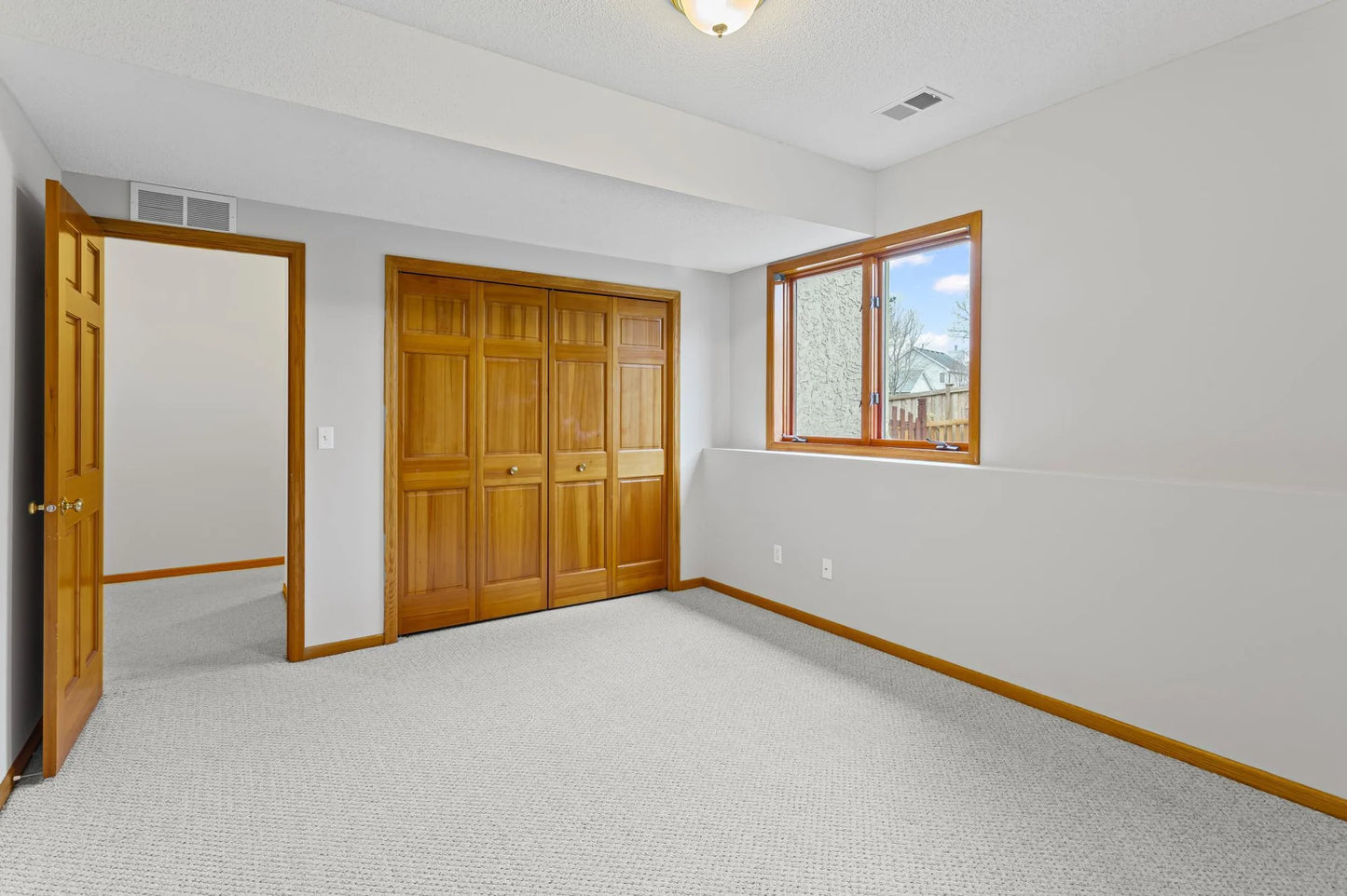 10035 Gristmill Ridge, Eden Prairie, MN 55347