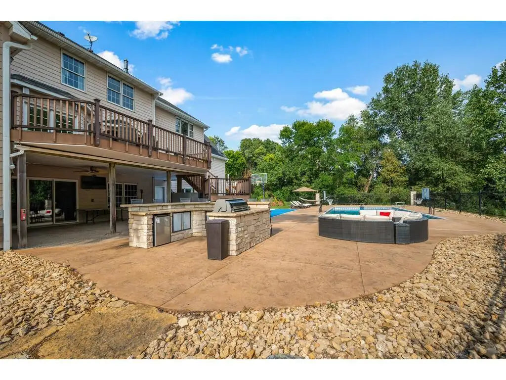 2012 Pine Ridge Drive, West Saint Paul, MN 55118