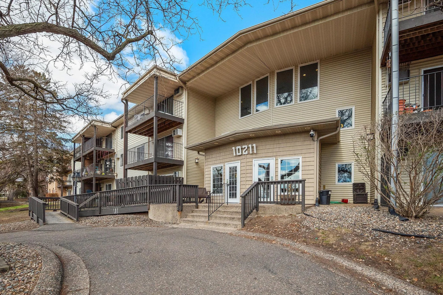 10211 Cedar Lake Road, Minnetonka, MN 55305