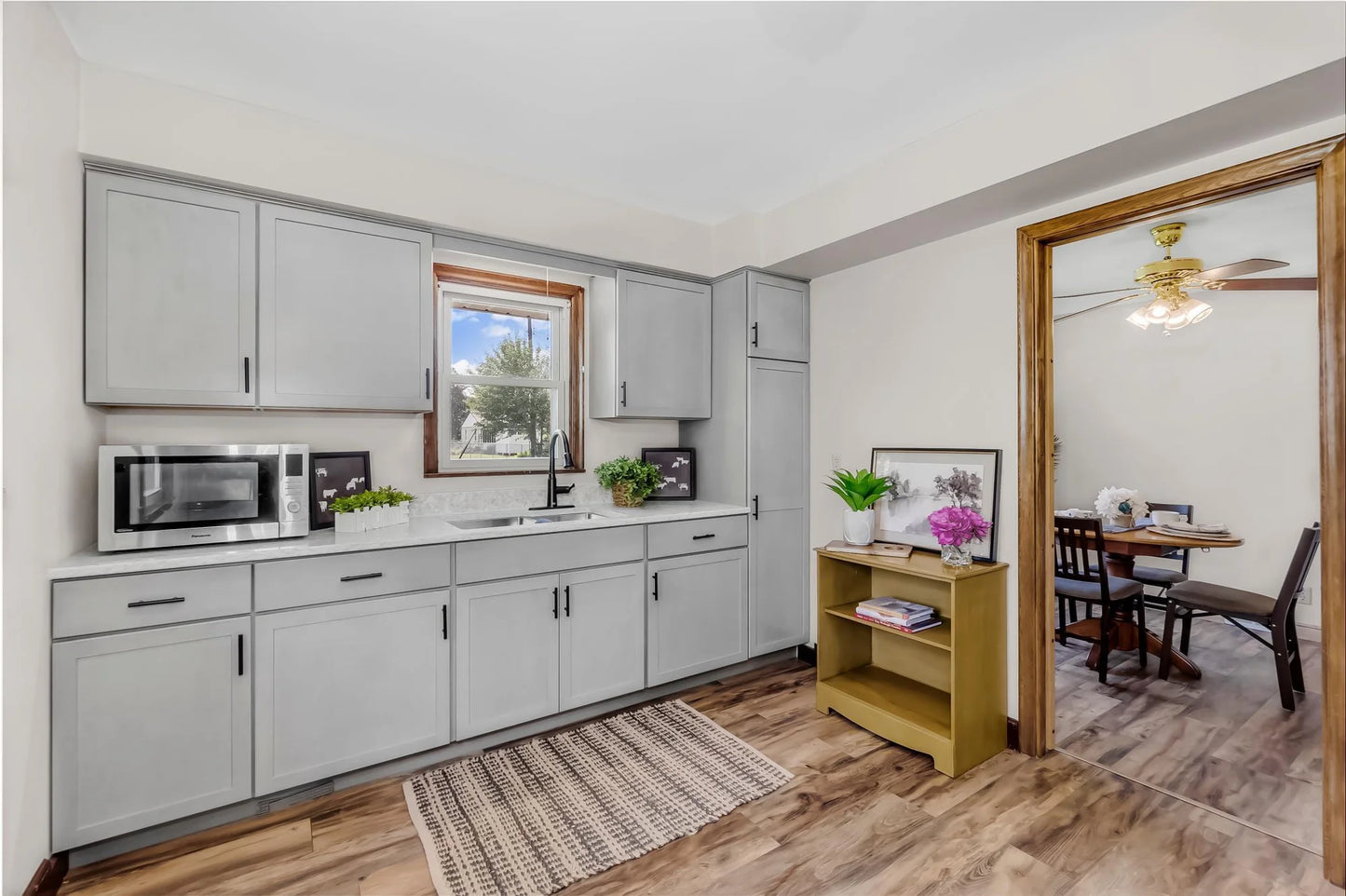 1014 Roma Avenue, Roseville, MN 55113