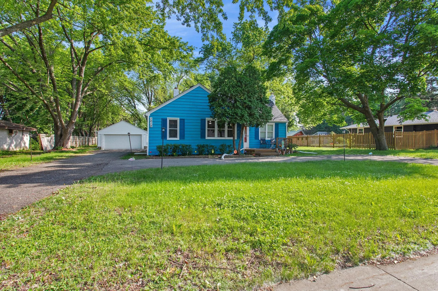 1015 County Road B2 , Roseville, MN 55113