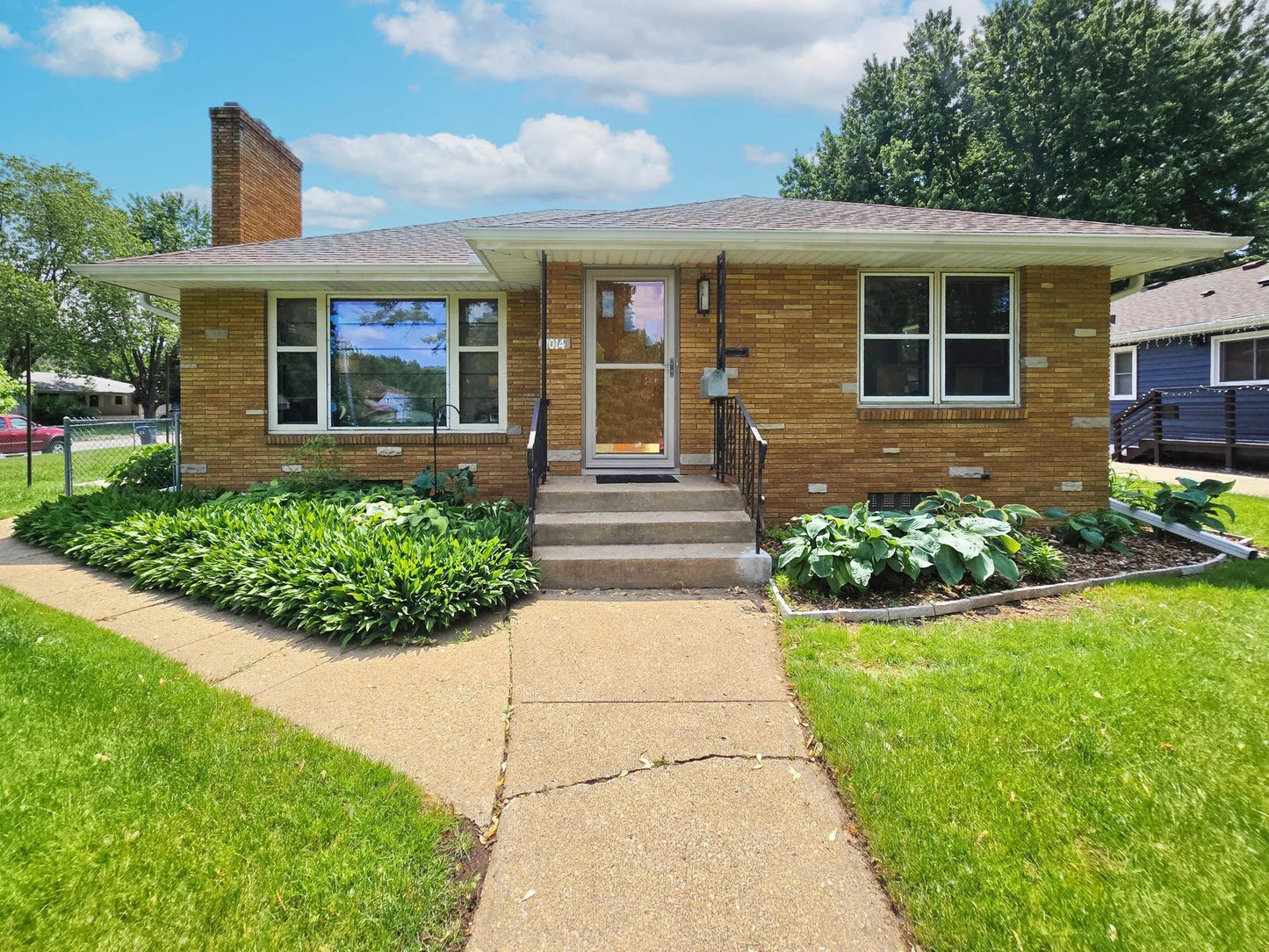 1014 Roma Avenue, Roseville, MN 55113