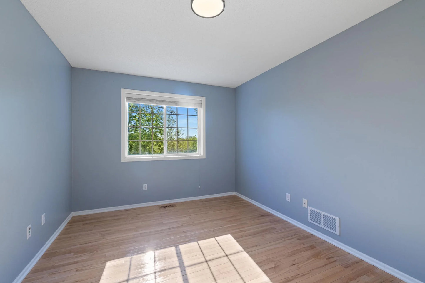10100 Bridgehill Terrace, Eden Prairie, MN 55347