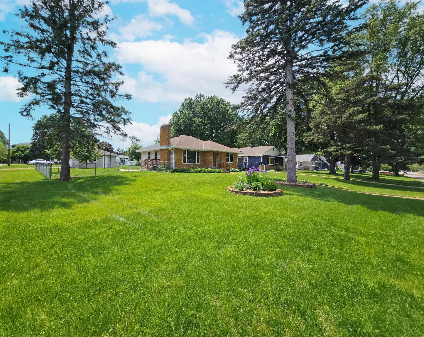 1014 Roma Avenue, Roseville, MN 55113