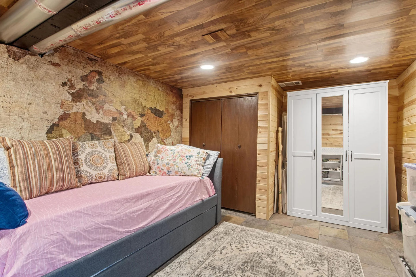 1015 County Road B2 , Roseville, MN 55113