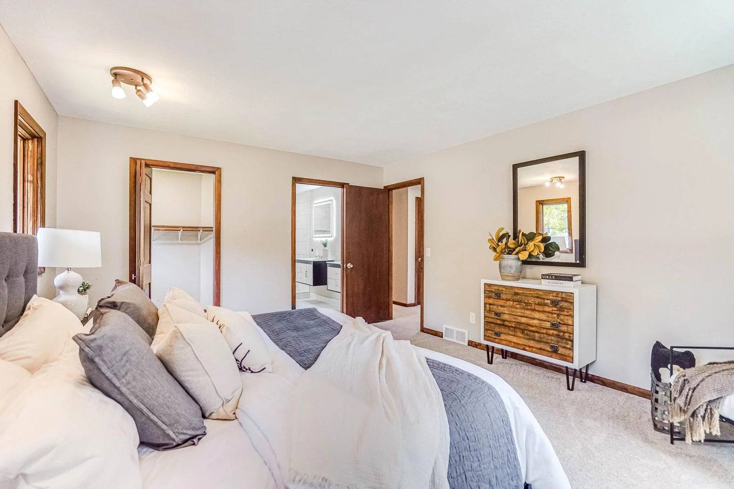 1000 Winston Circle, Mendota Heights, MN 55118