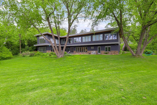 10 Shore Road, North Oaks, MN 55127