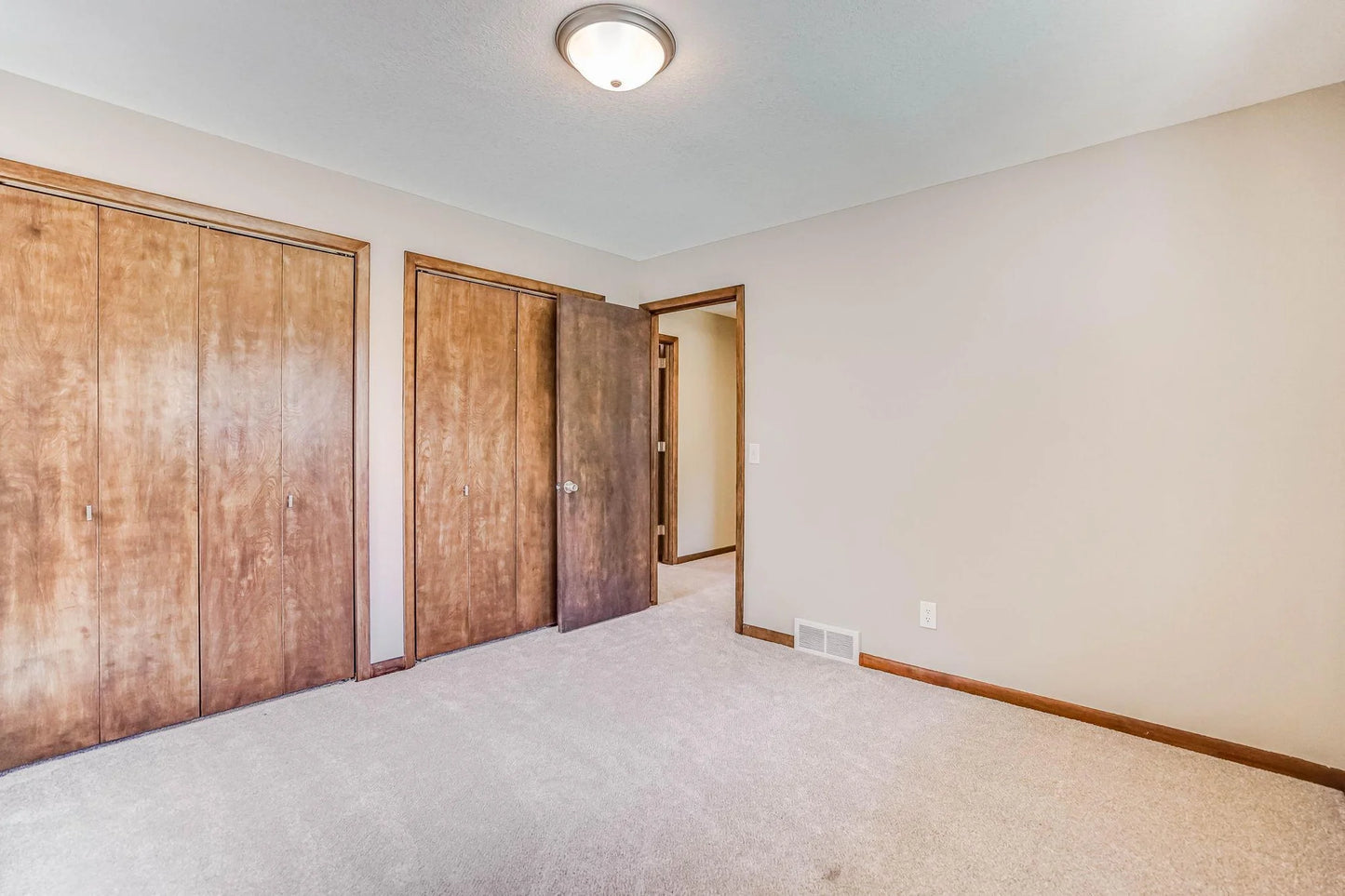 1000 Winston Circle, Mendota Heights, MN 55118