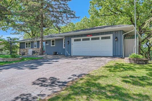 10150 Oak Shore Drive, Lakeville, MN 55044