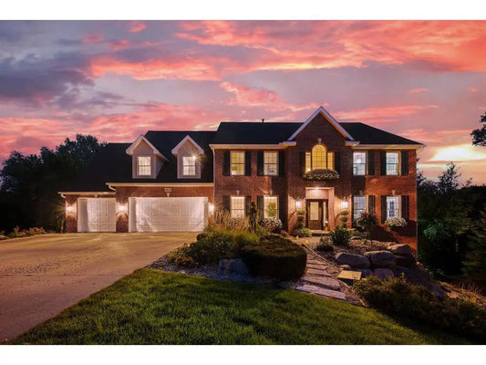 2012 Pine Ridge Drive, West Saint Paul, MN 55118