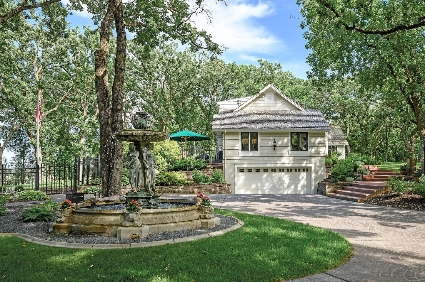 10 Saint Albans Road, Hopkins, MN 55305