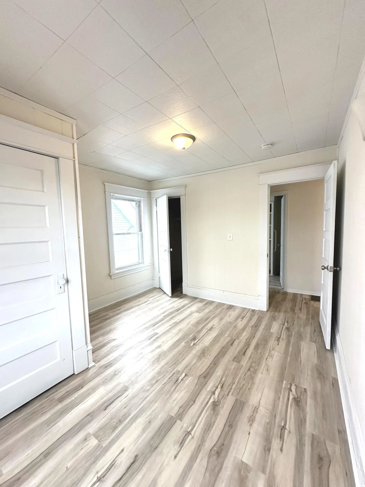 1000 Aurora Avenue, Saint Paul, MN 55104