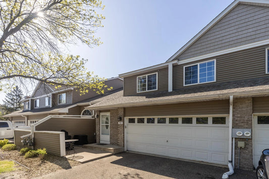 102 Primrose Court, Vadnais Heights, MN 55127