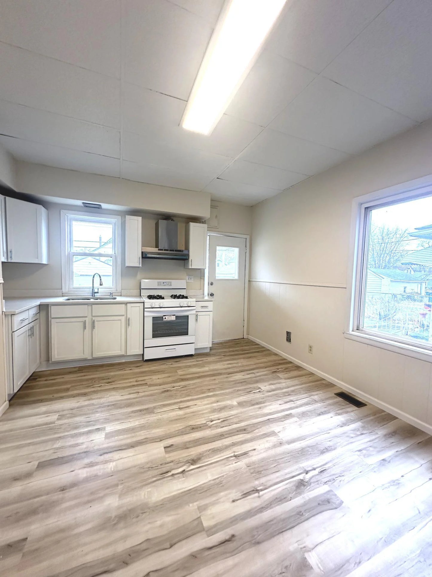 1000 Aurora Avenue, Saint Paul, MN 55104