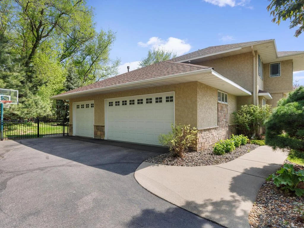 10085 183rd Street, Lakeville, MN 55044