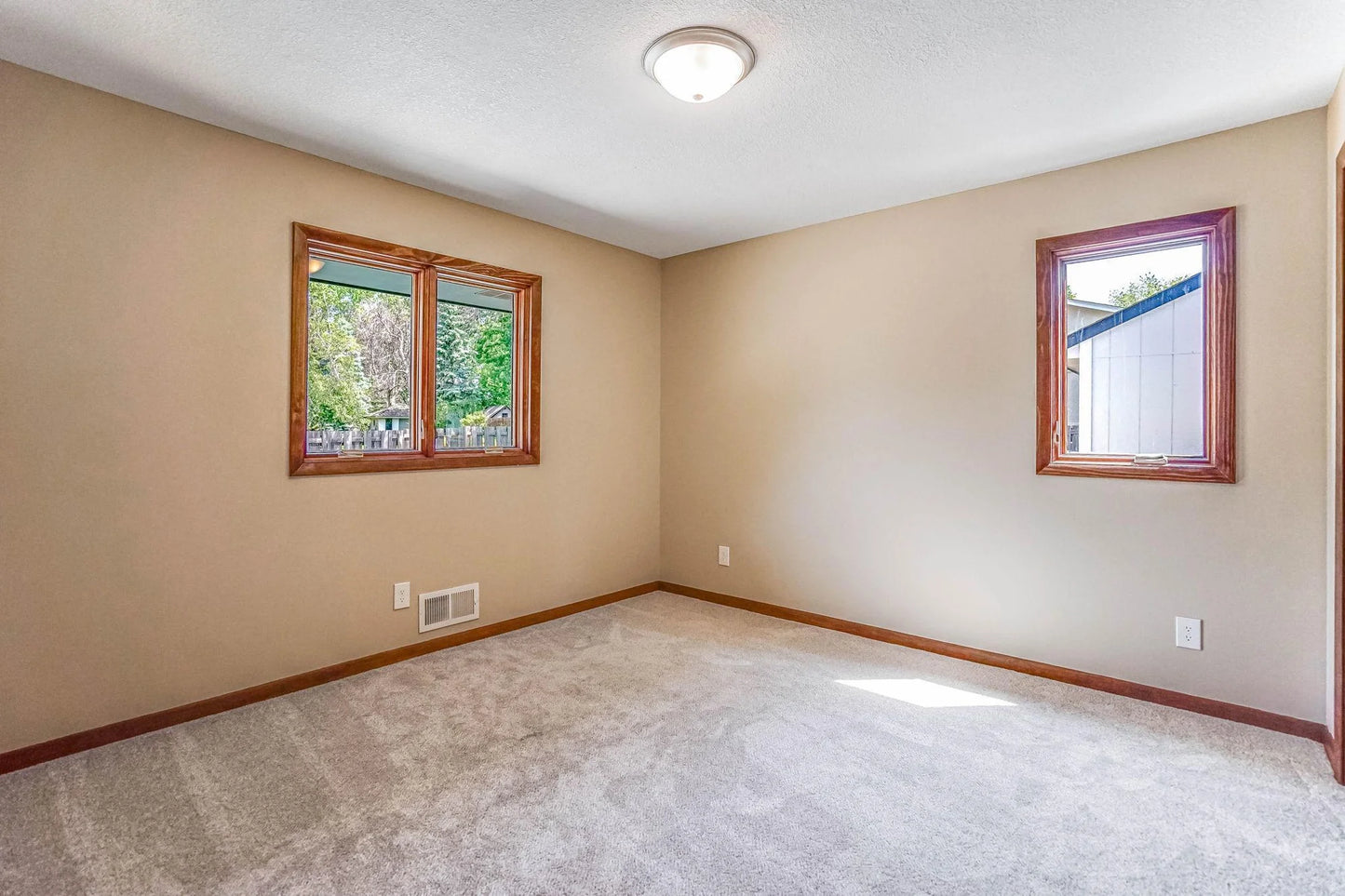 1000 Winston Circle, Mendota Heights, MN 55118